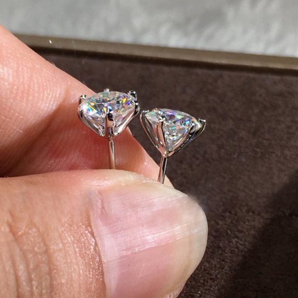 NEW 2.5 ct Round Diamond White Gold Stud Earrings - Picture 2 of 4